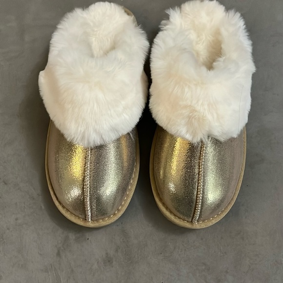 Glam Champagne slippers!! - Picture 1 of 3